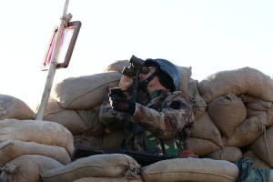 A member of the Kurdish Peshmerga forces looks through binoculars during clashes with Islamic State militants in the town of Sinjar, November 12, 2015. Kurdish forces launched an offensive on Thursday to retake the northern Iraqi town of Sinjar from Islamic State militants who overran it more than a year ago, killing and enslaving thousands of its Yazidi residents and triggering U.S.-led air strikes. REUTERS/Ari Jalal FOR EDITORIAL USE ONLY. NO RESALES. NO ARCHIVE.